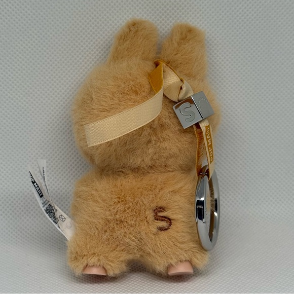 Labubu Pin For Love “S” - Picture 2 of 7